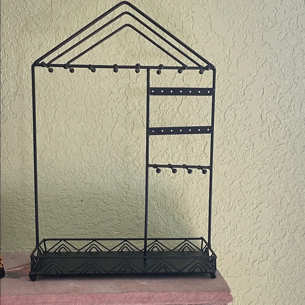 Black Metal Jewelry Organizer